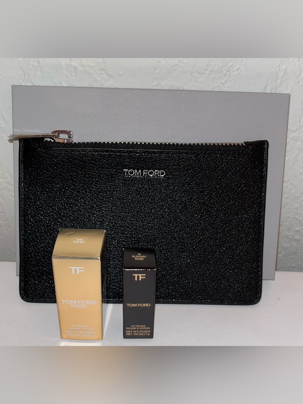 Small leather pouch w/ 2 mini 💄